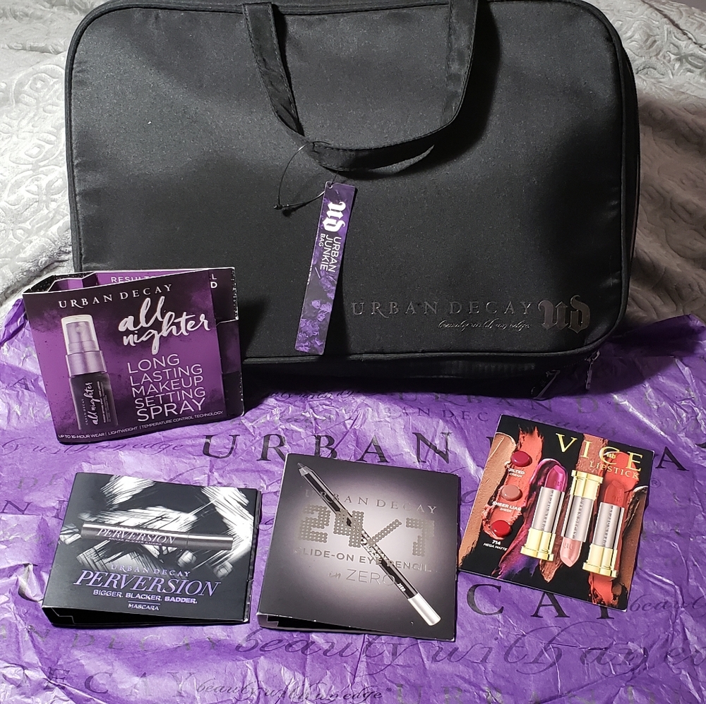 Urban Decay Urban Junkie makeup bag (New/Unused)